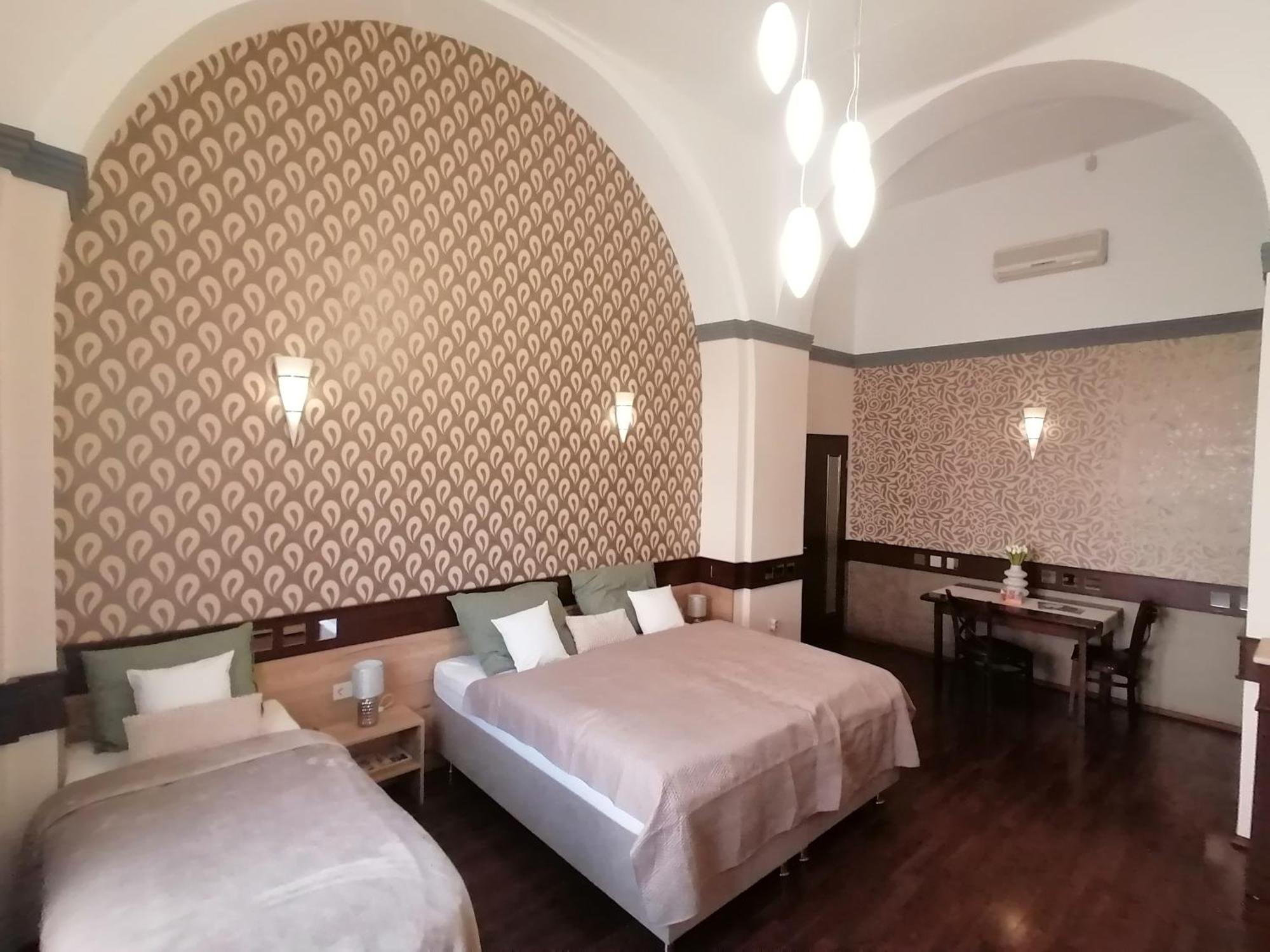 Mohacs Korona Apartman Exterior foto