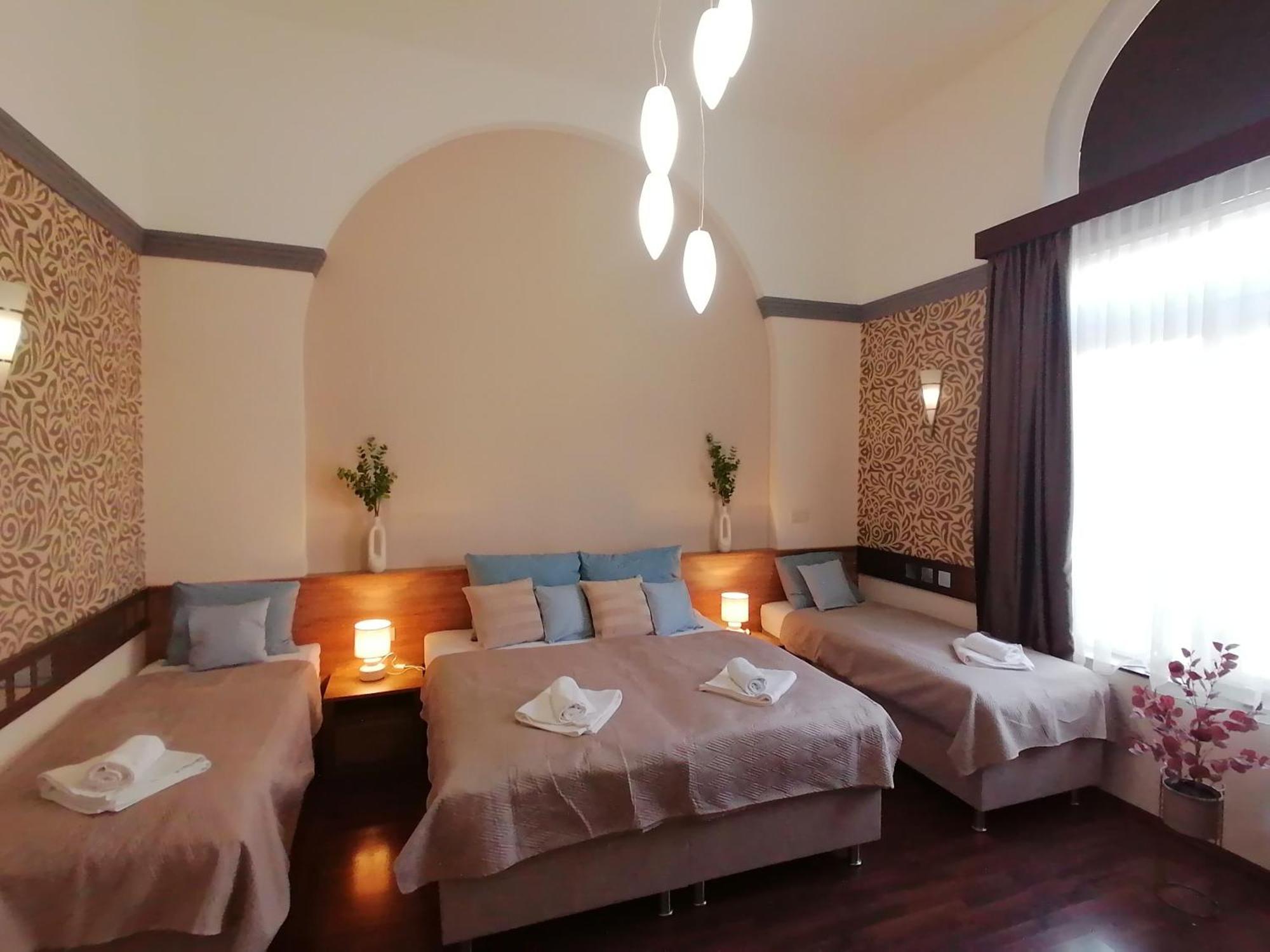 Mohacs Korona Apartman Exterior foto